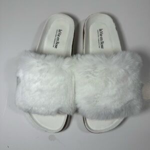 La Vie en Rose‎ Fur Fluffy Slippers White Women Small 6 6.5 7 Cozy Indoor NWT